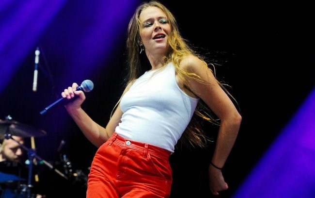 Sexy Maggie Rogers is a Badass (44 Photos) 1