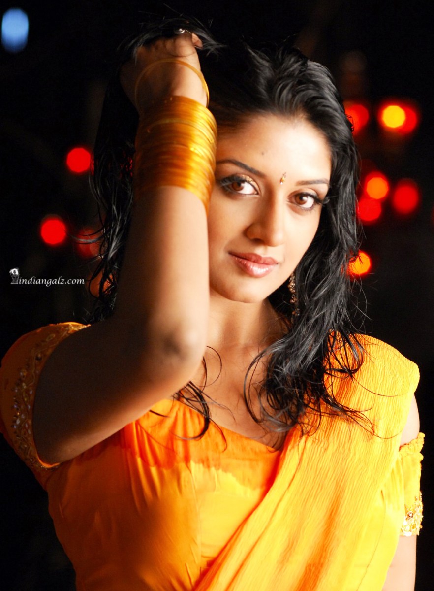 Vimala Raman – Sexy in yellow saree 1