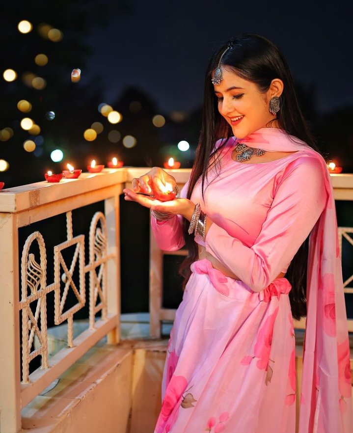 Some Beautiful Diwali Girls For You 1