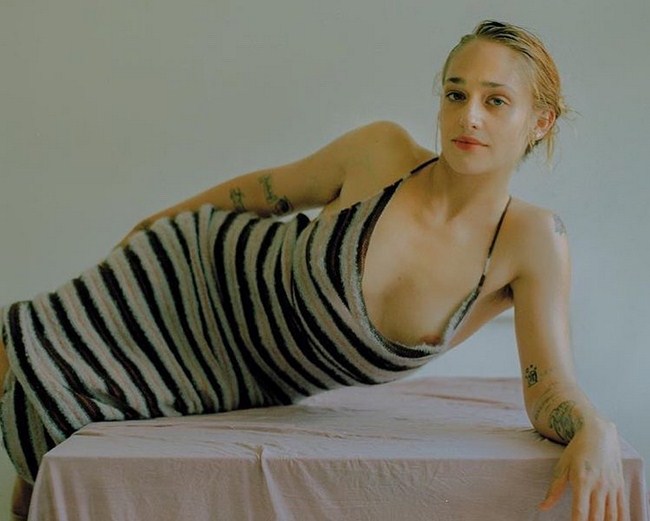 Jemima Kirke sexiest pictures from her hottest photo shoots. (1)