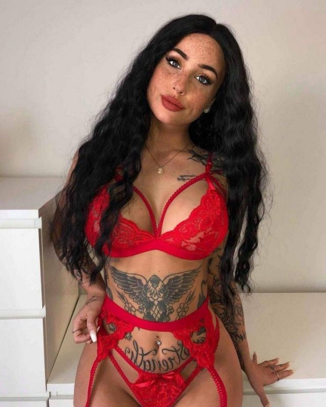 41 Sexy Tattooed Girls 1
