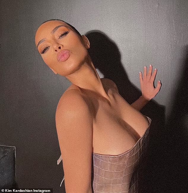 Celebrity Star Model Kim Avoids An Oopsie Moment, As Her Skin Tight Top Fells A Little Too Low, Resulting In Talks Amongst Followers And Ex Partners. 15